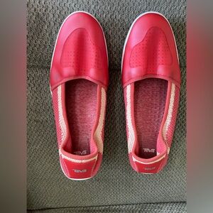 Teva Hydro Life Ballerina Coral Flats Size 10